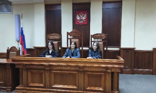 Урок обществознания в   областном суде