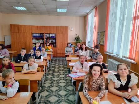 Школьный этап городского конкурса  чтецов "Стихов немало есть на свете"